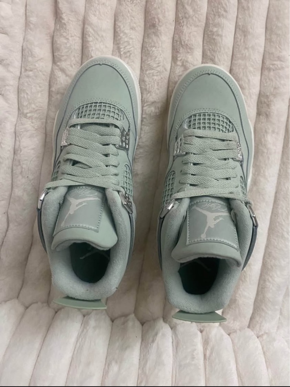 Jordan Sneakers in Mint Green youth 6.5